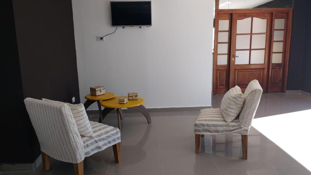 Hotel Cruce Del Desierto Veinticinco de Mayo  Екстер'єр фото